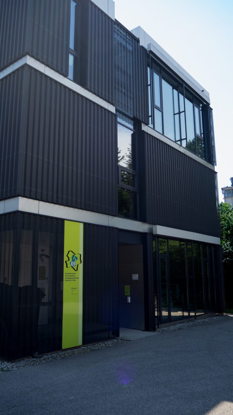 GVU St. Pölten mit vertikaler Ansicht der Fassadengestaltung